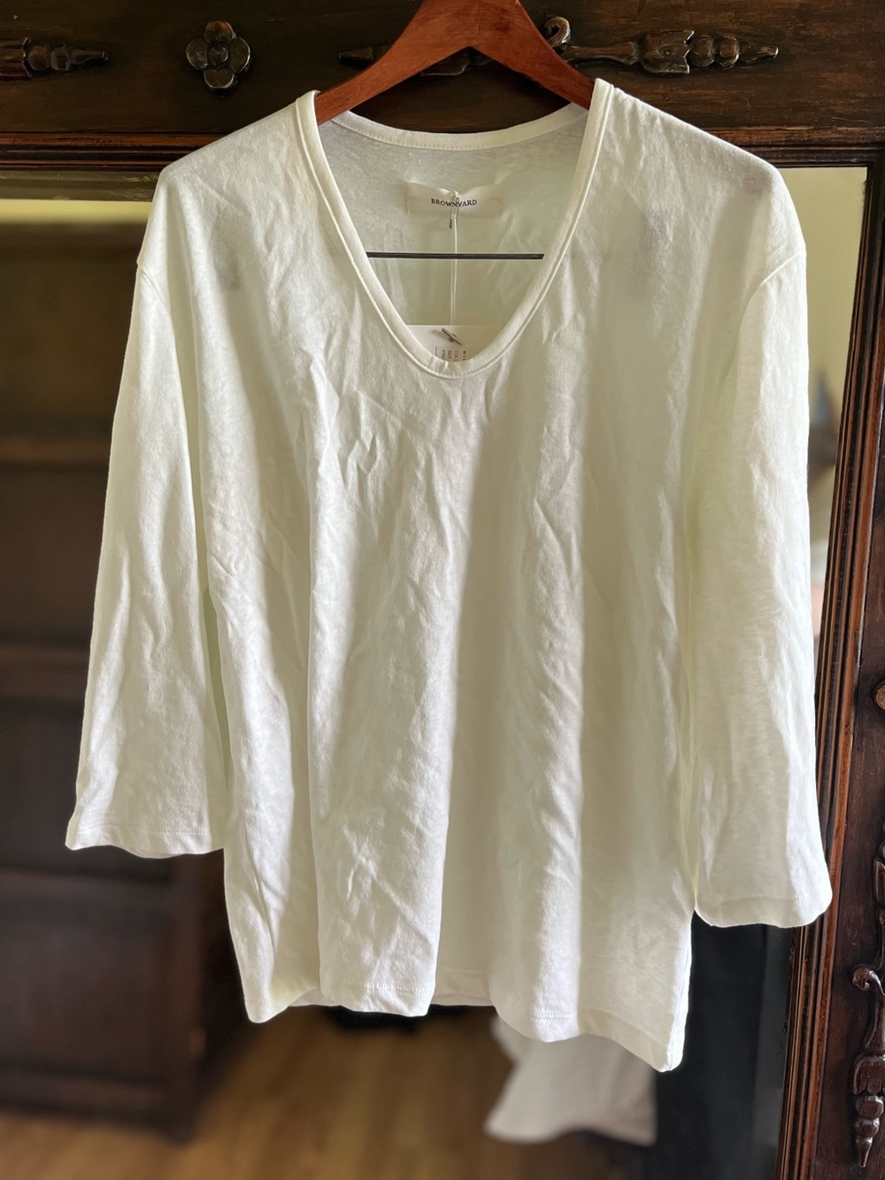 3/4 Sleeve White V-Neck